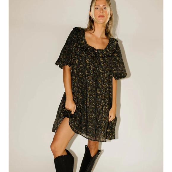 Zoco Good Luck Gem Mini Puff Sleeve Dress in black floral. - Picture 4 of 14